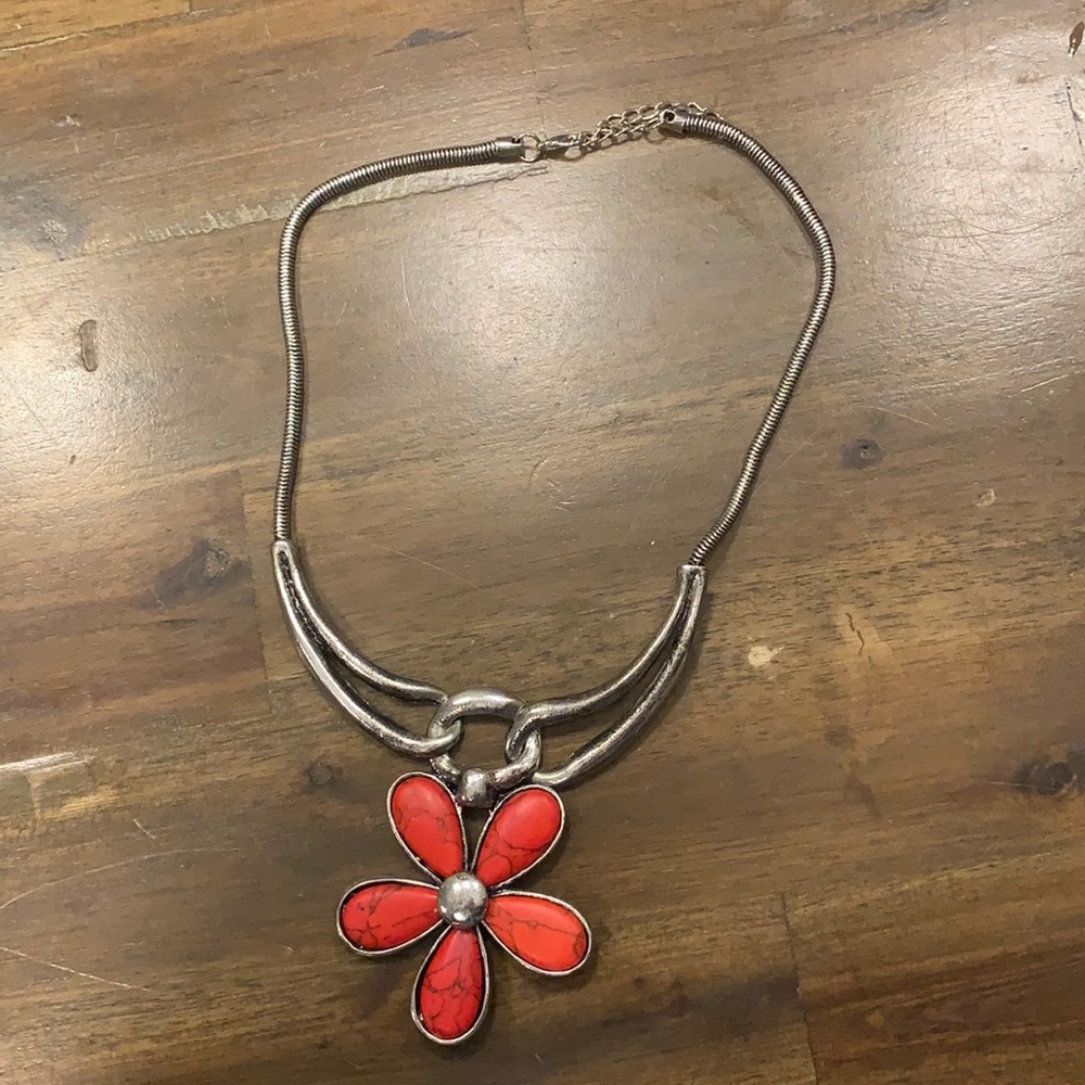 Beautiful women’s large flower necklace